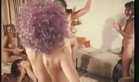 ロッキングチェアで若いインストラクターを過負荷にする巨乳の売春婦 無料 女性 向 エロ 動画